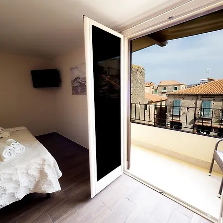 Lorylu Tropea